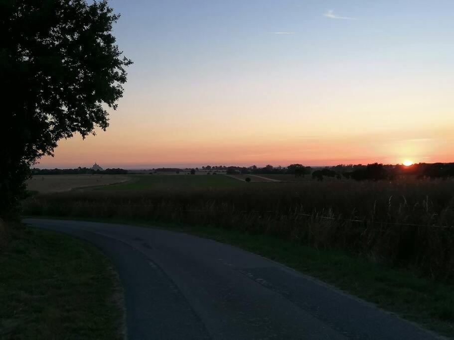 Sunset Family Guesthouse Mont Saint Michel Céaux Esterno foto